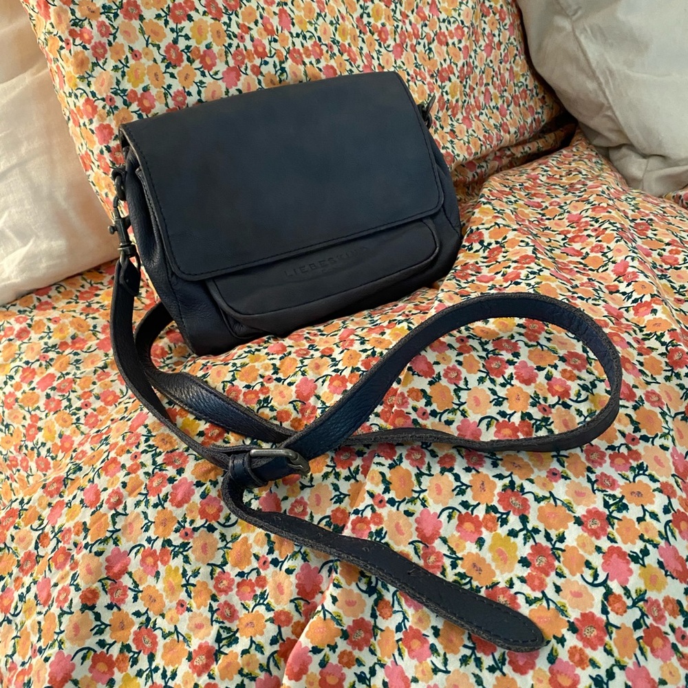 Liebeskind Berlin navy crossbody